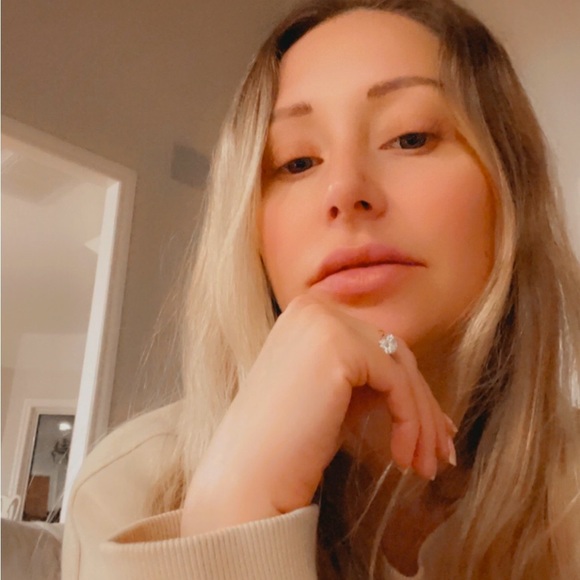 Meet your Posher, Gwen - Picture 3 of 7